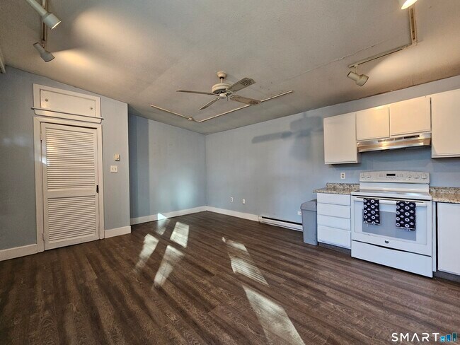 Photo - 57 Warren St