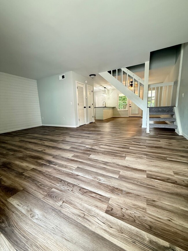 Charming 3-Bedroom Single-Family Home in N... - Charming 3-Bedroom Single-Family Home in N...