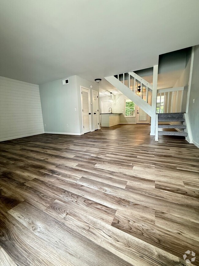 Building Photo - Charming 3-Bedroom Single-Family Home in N...