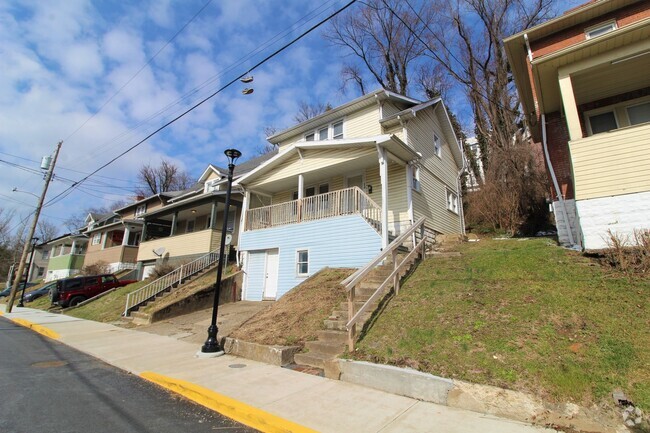 Building Photo - Newly remodeled 3 Bedroom, 4 Bath House wi...