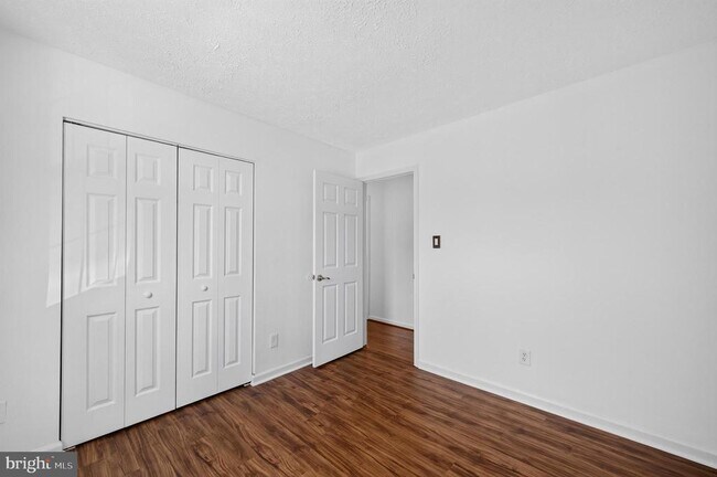 Photo - 13296 Hollinger Ave