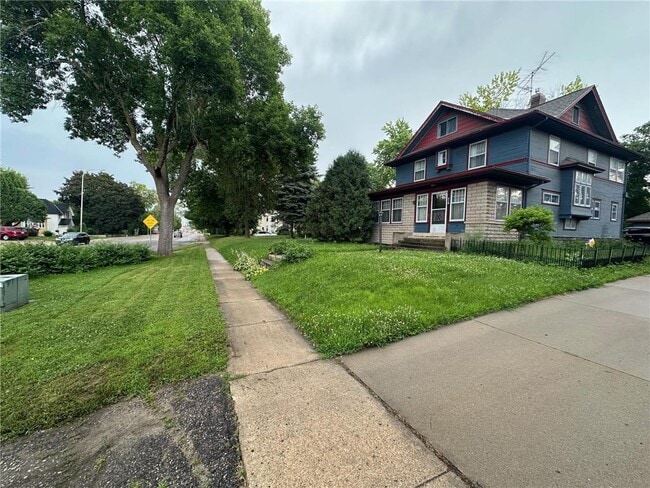 Photo - 216 Litchfield Ave SE