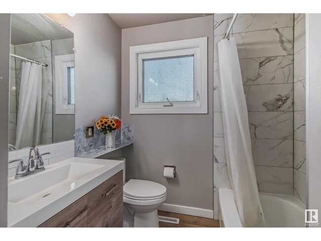 Photo - 6124-6137 137 Ave NW