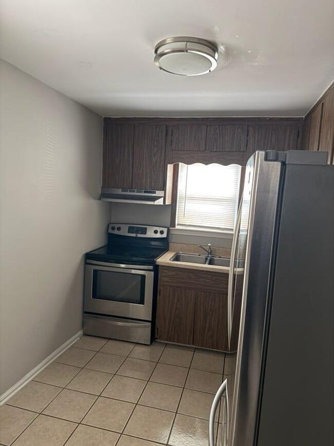 Photo - North Pontiac home Available Now!