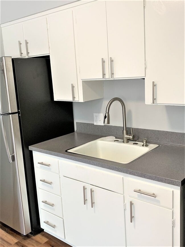 Photo - Recently Renovated One Bedroom In Awesome University Location! Unit 701