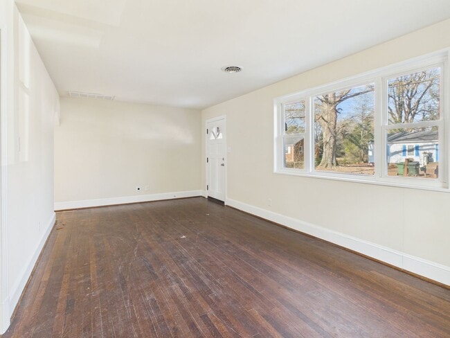 Photo - 1815 Powell Rd