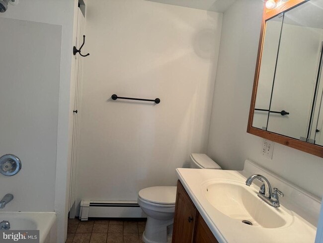 Photo - 242 E Broad St