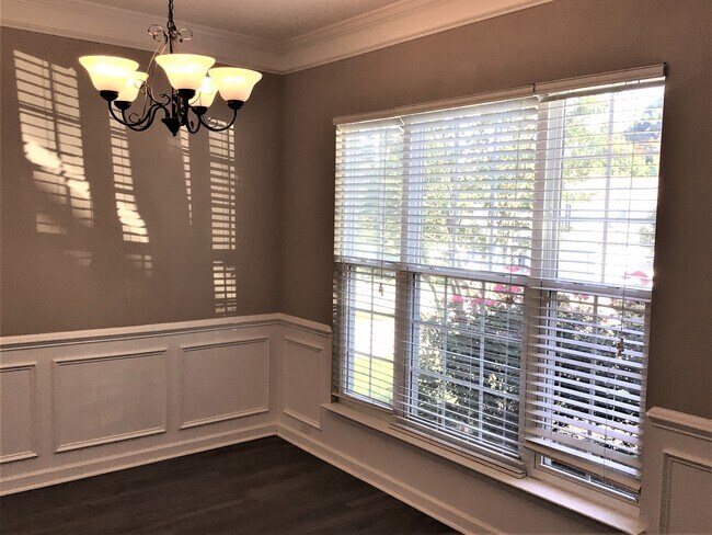 Photo - 324 Highgate Cir