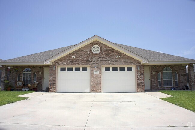 Building Photo - Spacious 3-Bedroom Duplex Near Clear Creek... Rental