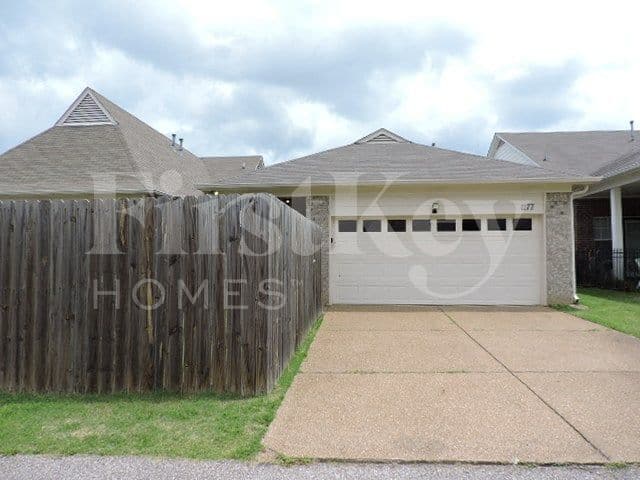 Photo - 1177 Travers Ln