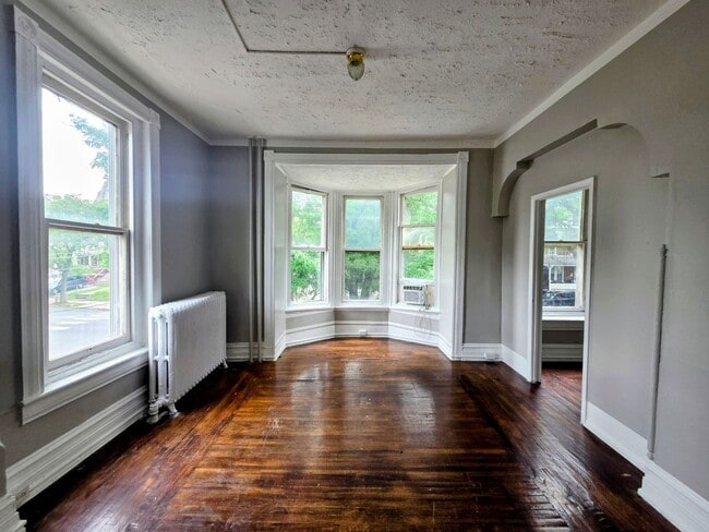 Building Photo - 1048 Walnut St Unit 2