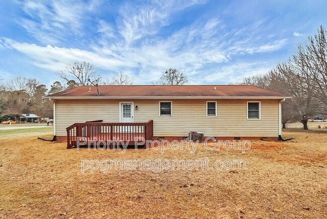 Photo - 225 Pineland Ave