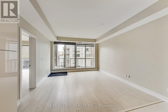 Photo - 2A Queensbury Ave Unité 304