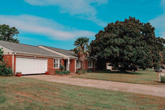 Photo - "Charming 4-Bed Oasis with Granite Touch & Cozy Fireplace in Virginia Beach!"