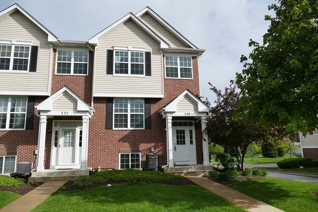 Photo - 237 S Oak Creek Ln Townhome