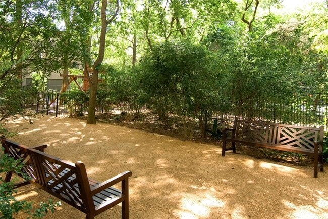 Photo - 121 N Post Oak Ln Unit 205