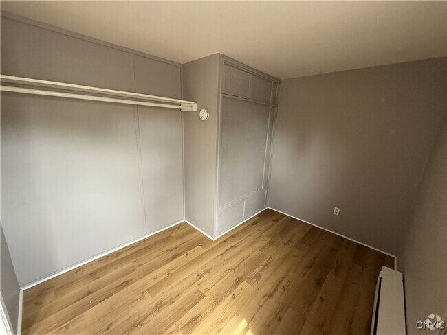 Building Photo - 120 Hasbrouck St Rental