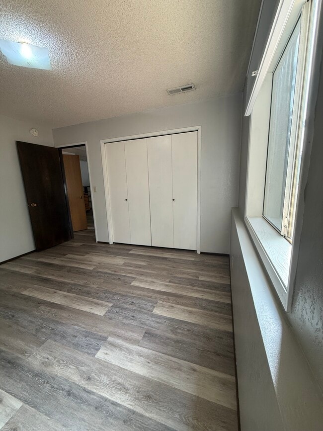 Photo - 1301 3rd St SE Unit Residential Quiet Apartment
