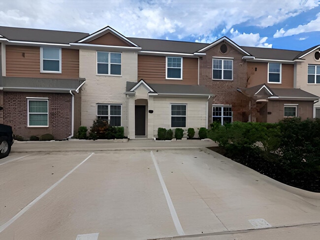Building Photo - 301 Southwest Pkwy