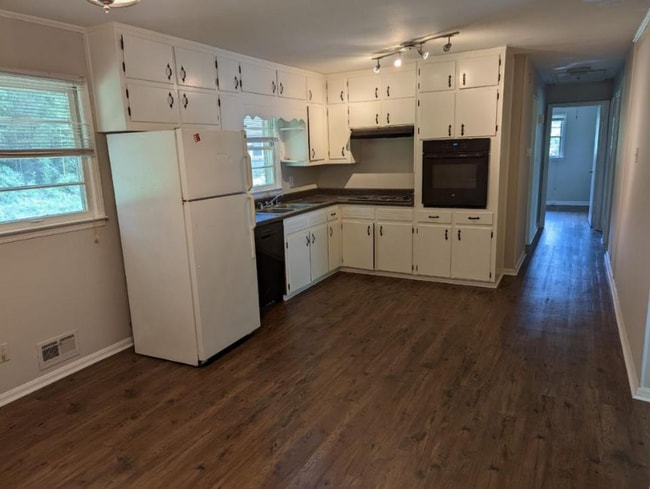 2901 New MacLand Rd