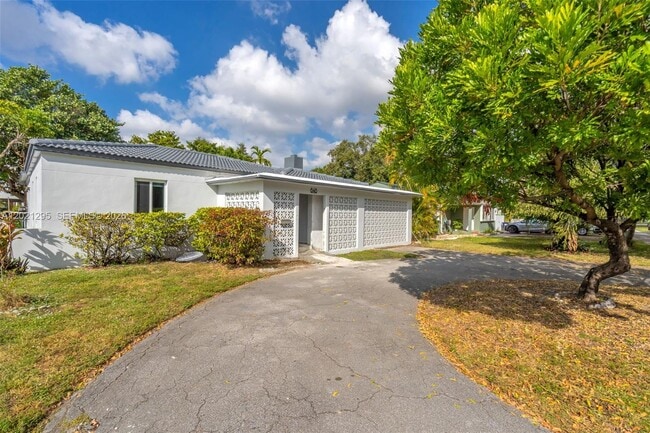 Photo - 648 South Dr