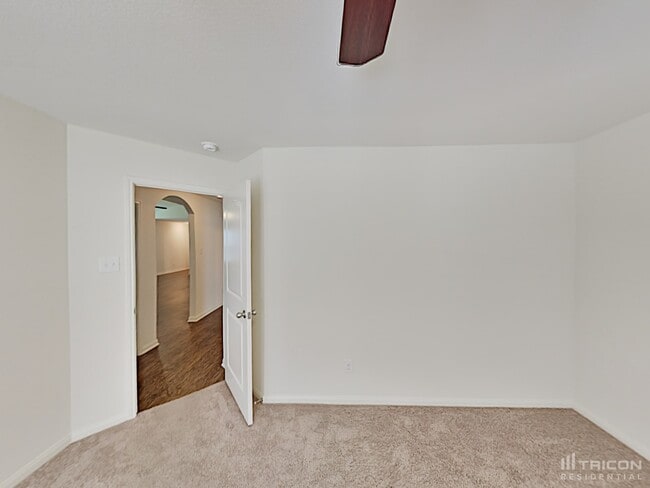 Photo - 2402 Regatta Ln