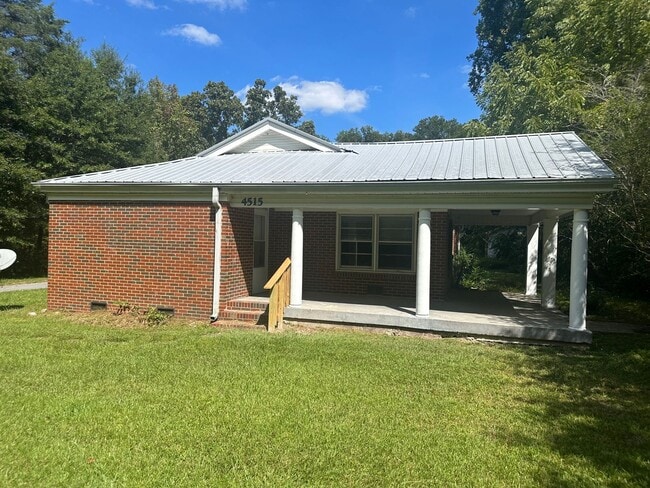 Building Photo - 4515 Skyline Dr Rental