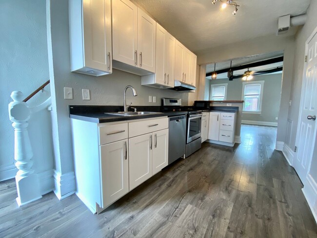 Photo - 2335 Sarah St Unit 2