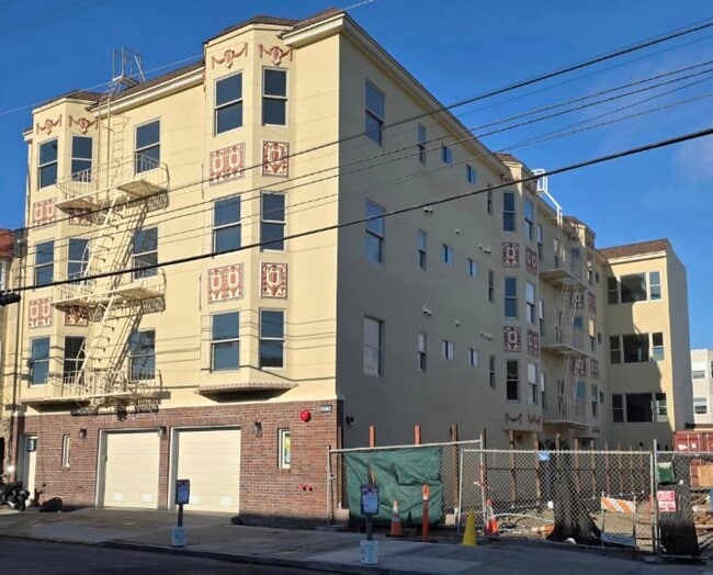 Building Photo - 1270 La Playa St