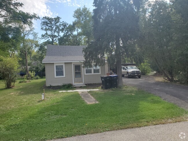 Building Photo - 805 W Friendly Ave Rental