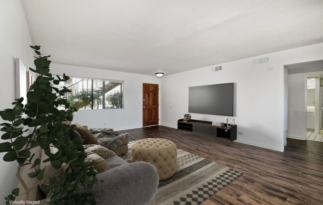 Photo - 625 S Fig St