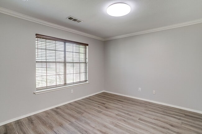 Photo - 2875 Grandview Dr