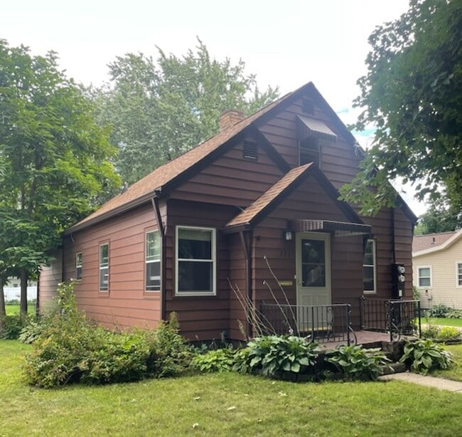 Building Photo - Great Eastside Location 3-Bedroom Bungalow... Rental
