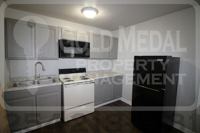 Photo - 711 W Avenue C