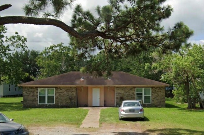Photo - 1308 Trinity St Casa