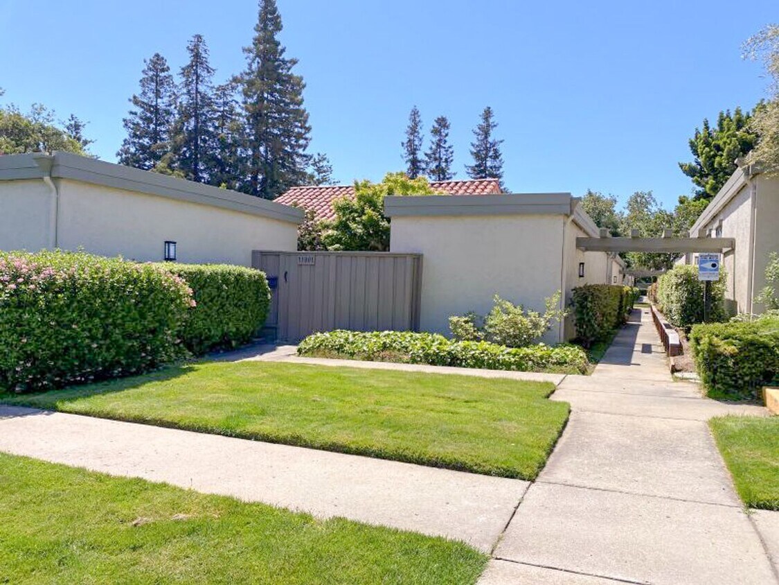 Welcome to this charming 3 bedroom, 2 bath... - Welcome to this charming 3 bedroom, 2 bath...