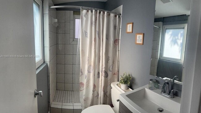 Photo - 11541 SW 34th Ln Unidad 0