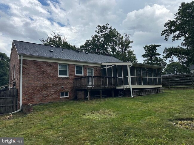 Building Photo - 10719 Jones St