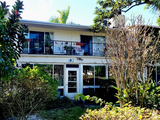 Building Photo - 3107 N Palm Aire Dr Rental