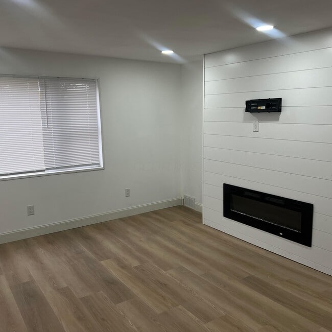 Building Photo - 50 N Hampton Rd