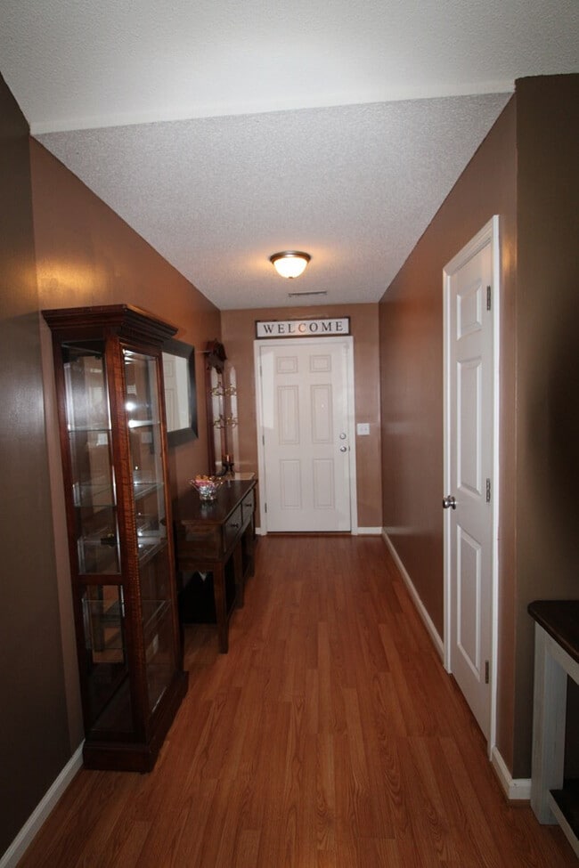 Photo - 280 Trillium Ln