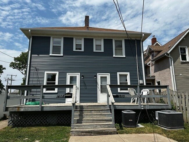 Photo - 1608-1610 12th Ave Moline, IL Unit 1610