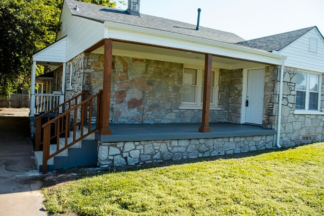 Photo - 2420 NE 25th St