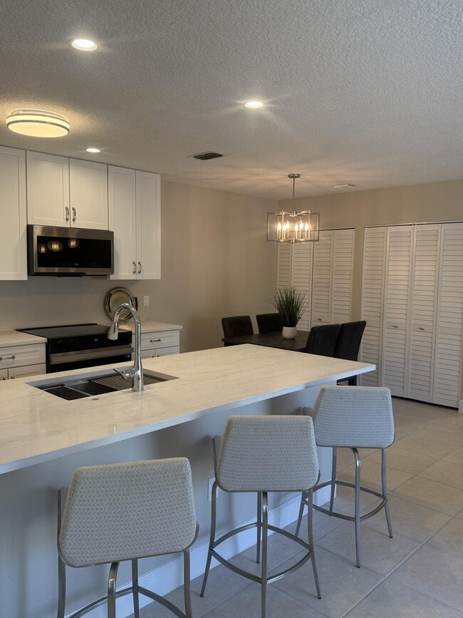 Building Photo - 3957 NW Cinnamon Tree Cir