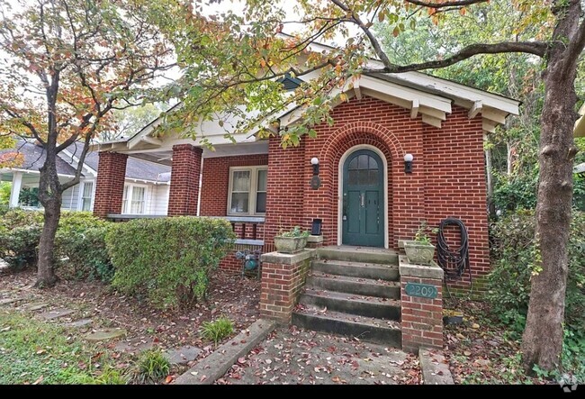 Building Photo - Cozy 2 Bedroom 1 Bath Located in Cottontow... Rental