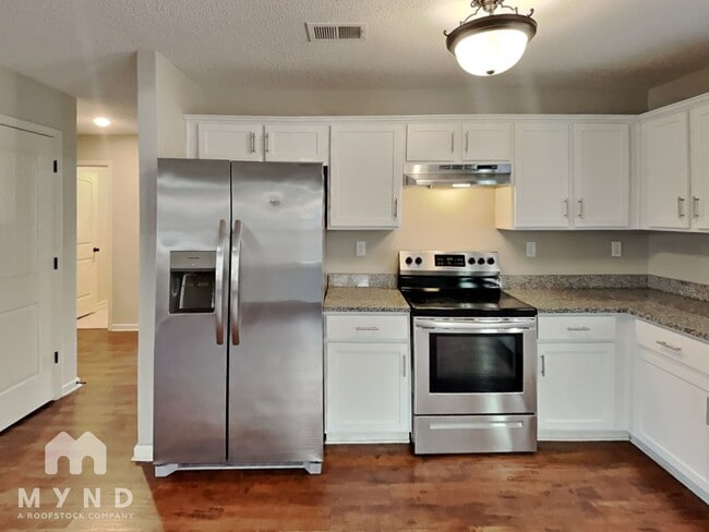 Photo - 160 Nicholas Dr