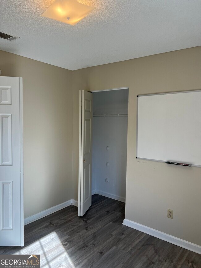 Photo - 102 Huntington Dr