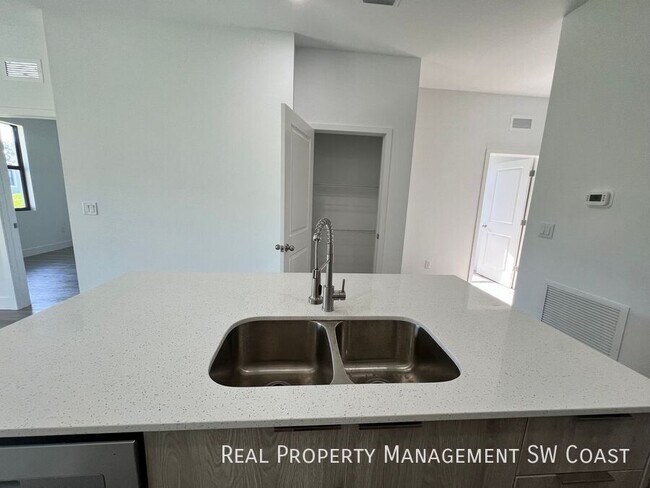 Photo - 1263 Hillcrest St E