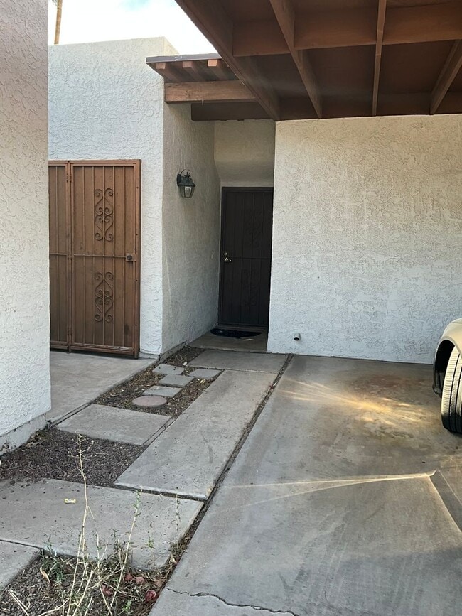 Building Photo - Great 3 bedroom 2 bath very close to Arcadia