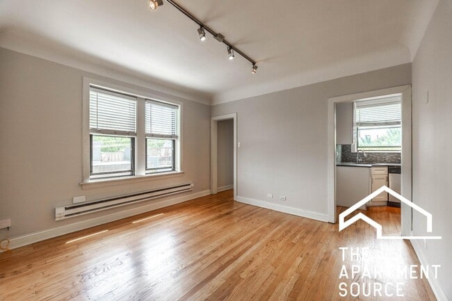 Photo - 2321 N Rockwell St Unit C3